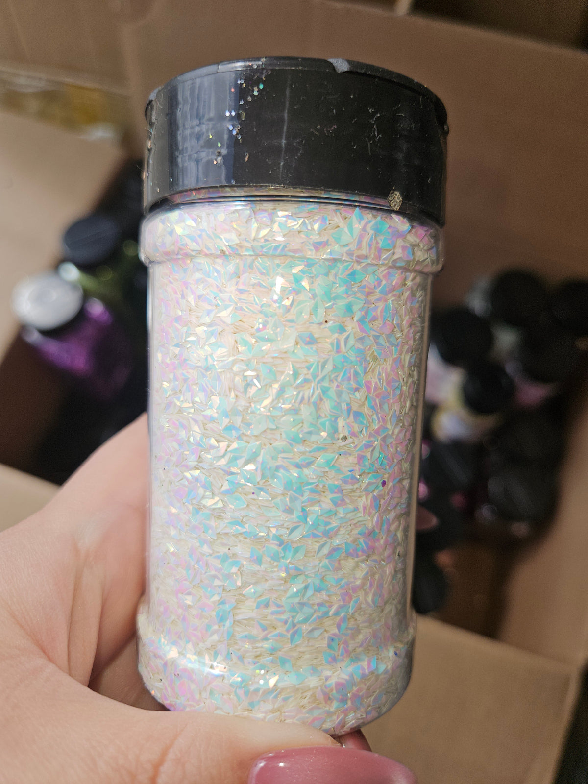 Wink-diamond scales
